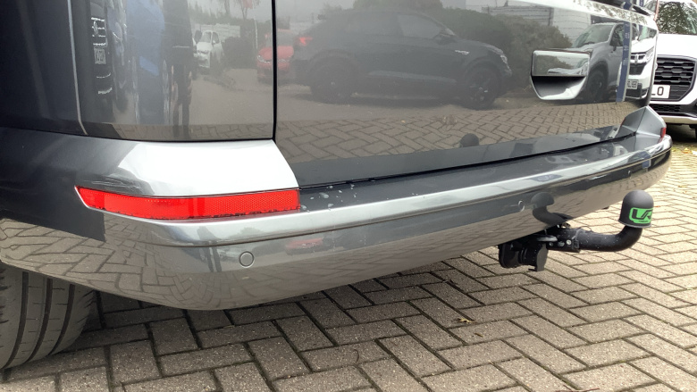 Volkswagen Transporter Shuttle T32 Swb Diesel 2.0 TDI 110PS SE Minibus